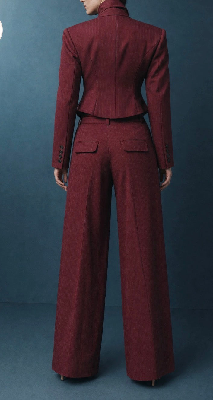 Pantalon large en tissu sergé à rayures. Bordeaux