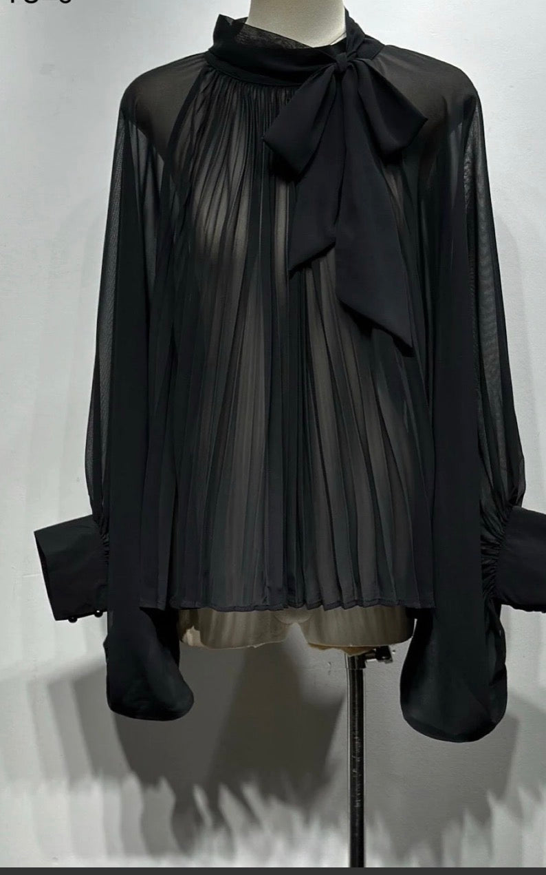 Blouse avec noeud lavallière manches bouffantes