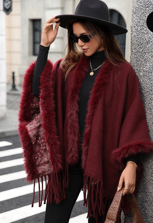 Poncho à franges imprimé avec doublure en fausse fourrure et intérieur doublé