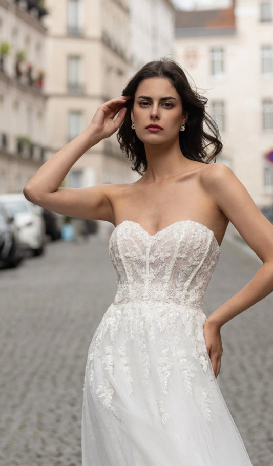 Robe de mariée bustier en tulle et dentelle – Légèreté romantique