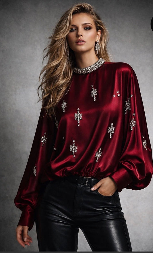 Blouse satiné élégant avec col orné de strass